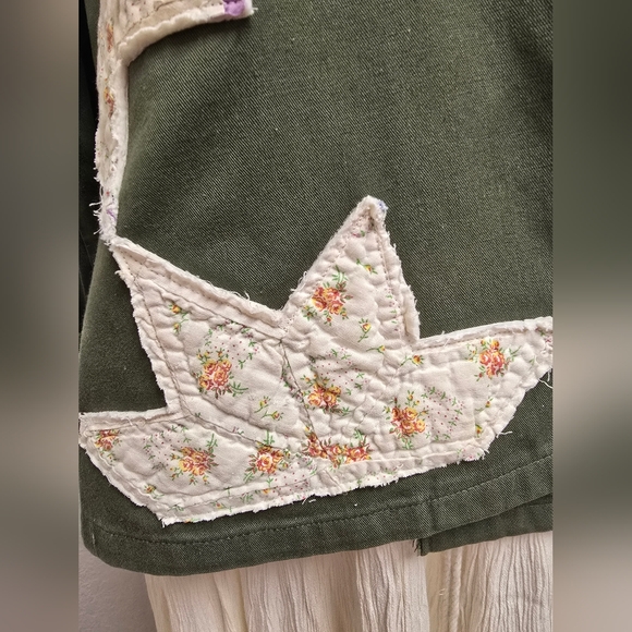 Upcycled Vintage Army Utility Jacket W Vintage Quilted Stars, Patches, Embroider - Picture 9 of 16